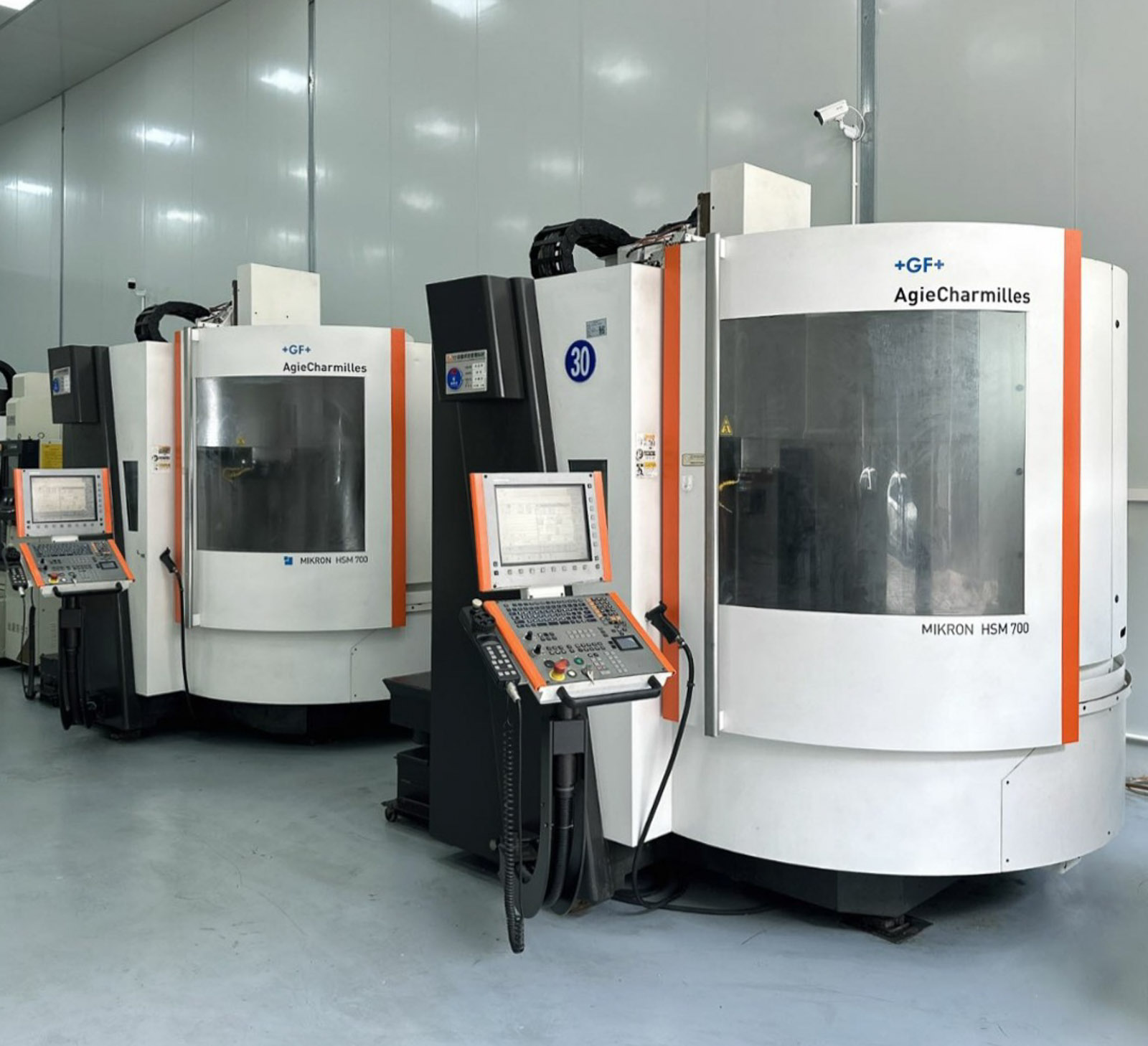 MIKRON HSM 700 Vertical machining center (2012) id11015