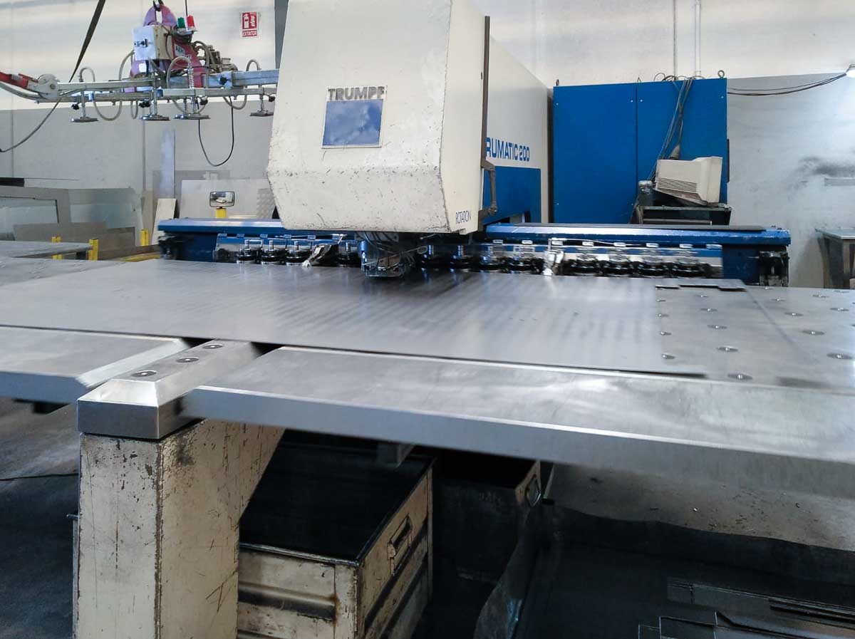 TRUMPF TC 200 R CNC punching machine (1999) id10247